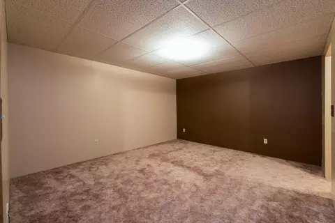 112 Versailles Ave, Bismarck, ND 58503 photo 17