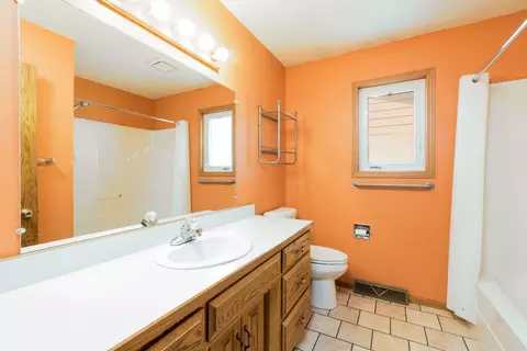 112 Versailles Ave, Bismarck, ND 58503 photo 9