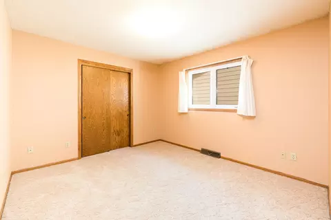 112 Versailles Ave, Bismarck, ND 58503 photo 8