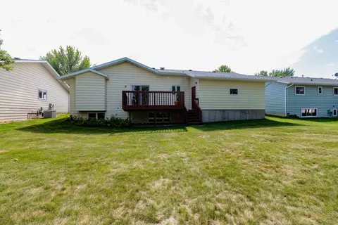 112 Versailles Ave, Bismarck, ND 58503 photo 23