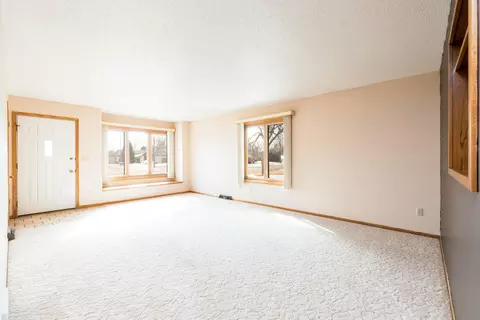 112 Versailles Ave, Bismarck, ND 58503 photo 3