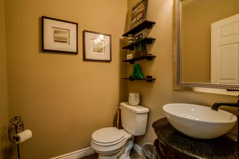 2001 Pebbleview Loop, Bismarck, ND 58503 photo 15