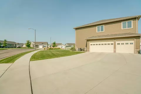 2001 Pebbleview Loop, Bismarck, ND 58503 photo 43
