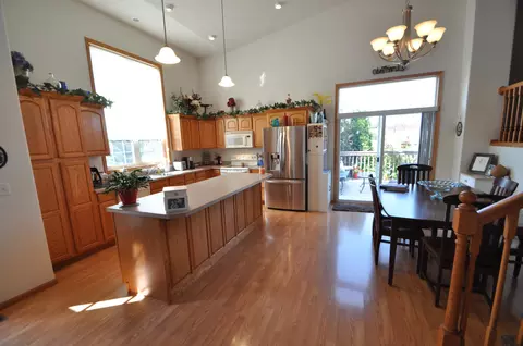 7301 Whitefox Cir, Bismarck, ND 58503 photo 2