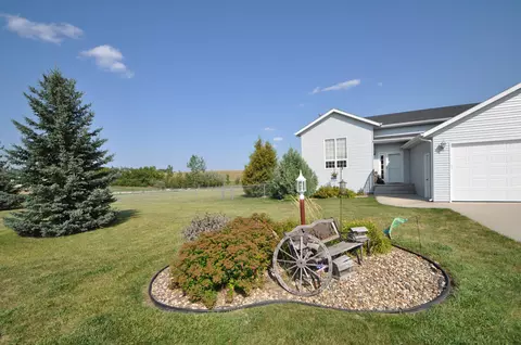 7301 Whitefox Cir, Bismarck, ND 58503 photo 14