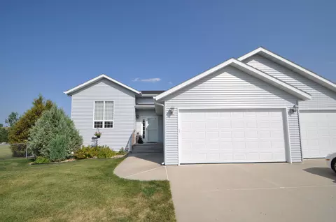 7301 Whitefox Cir, Bismarck, ND 58503 photo 1