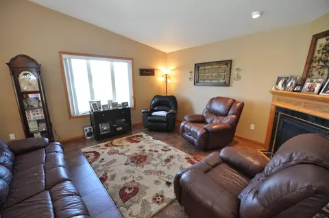 7301 Whitefox Cir, Bismarck, ND 58503 photo 3