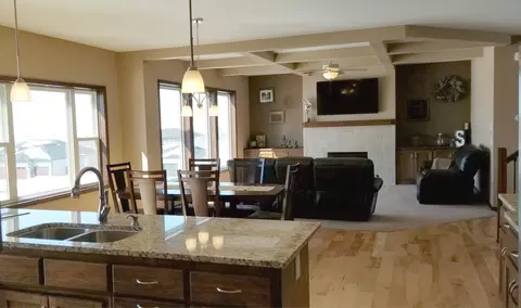 3904 Valley Dr, Bismarck, ND 58503 photo 7