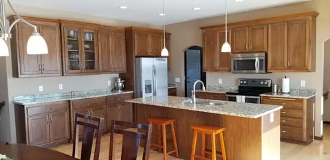 3904 Valley Dr, Bismarck, ND 58503 photo 3