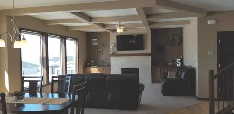 3904 Valley Dr, Bismarck, ND 58503 photo 4