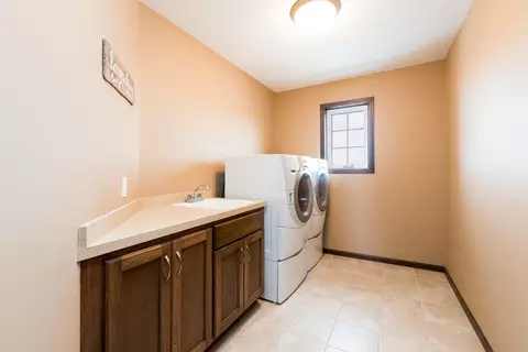 3904 Valley Dr, Bismarck, ND 58503 photo 22