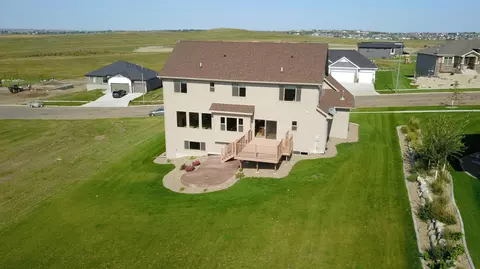 3904 Valley Dr, Bismarck, ND 58503 photo 2