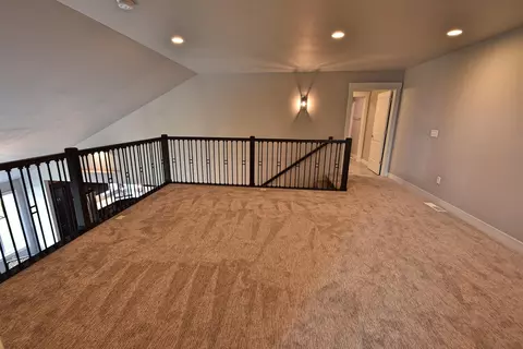 914 Select Ln, Bismarck, ND 58503 photo 19