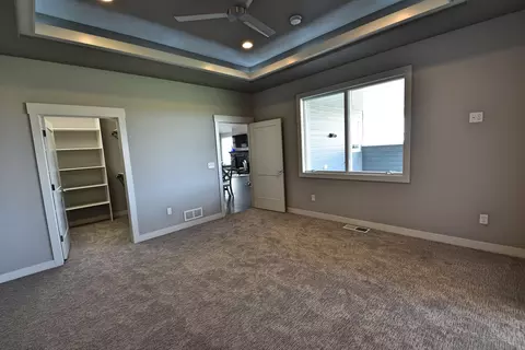 914 Select Ln, Bismarck, ND 58503 photo 12