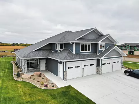914 Select Ln, Bismarck, ND 58503 photo 1