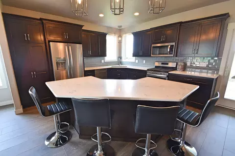 914 Select Ln, Bismarck, ND 58503 photo 6