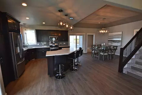 914 Select Ln, Bismarck, ND 58503 photo 5