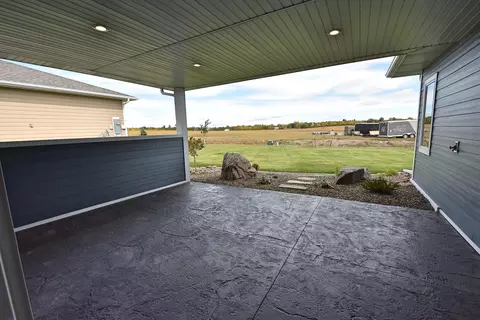 914 Select Ln, Bismarck, ND 58503 photo 10