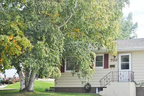 703 N 28th St, Bismarck, ND 58501 photo 2