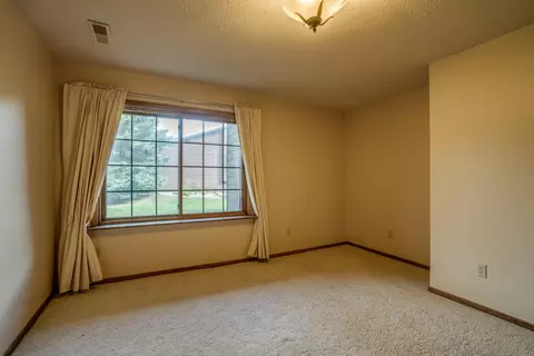 457 E Brandon Dr, Bismarck, ND 58503 photo 13
