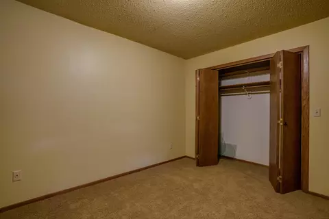 457 E Brandon Dr, Bismarck, ND 58503 photo 9