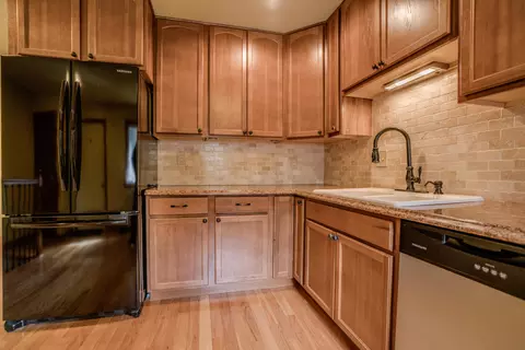 457 E Brandon Dr, Bismarck, ND 58503 photo 4