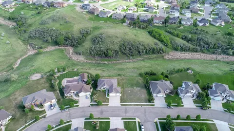 1301 Eagle Crest Loop, Bismarck, ND 58503 photo 4