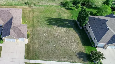 1301 Eagle Crest Loop, Bismarck, ND 58503 photo 2