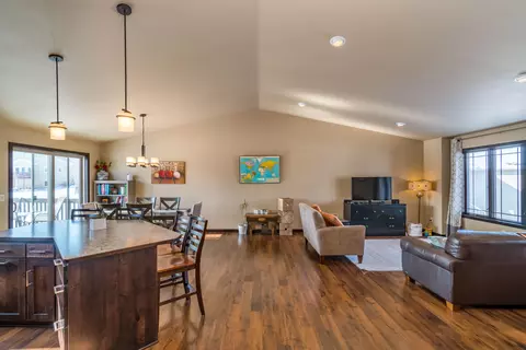 507 Pumice Loop, Bismarck, ND 58503 photo 2