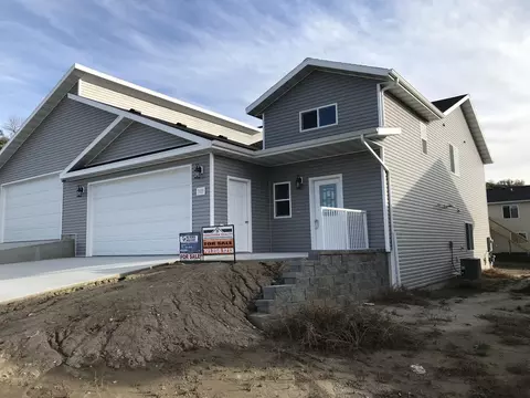 309 Will Ct SE, Mandan, ND 58554 photo 1