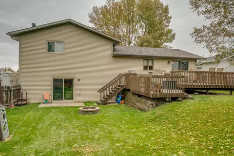 1201 Johns Dr NE, Mandan, ND 58554 photo 2