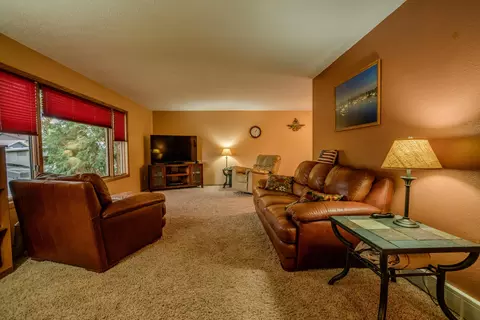 1201 Johns Dr NE, Mandan, ND 58554 photo 3