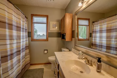 1201 Johns Dr NE, Mandan, ND 58554 photo 15