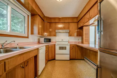 1324 N 18th St, Bismarck, ND 58501 photo 5