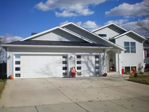 2634 10th Ave SE, Mandan, ND 58554 photo 1