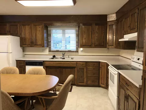 2410 Stevens St, Bismarck, ND 58503 photo 4