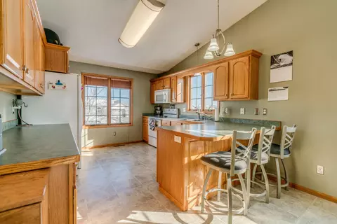 2312 3rd St S, Bismarck, ND 58504 photo 4