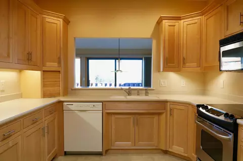 431 Brandon Dr E # C, Bismarck, ND 58503 photo 4