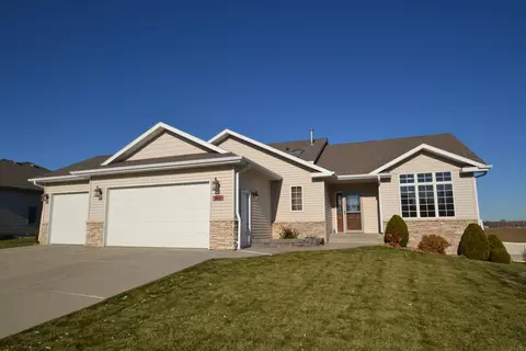 5018 Boulder Ridge Rd, Bismarck, ND 58503 photo 1