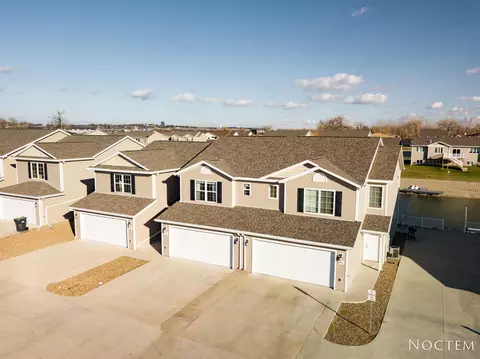 2808 Douglas Pl SE, Mandan, ND 58554 photo 2