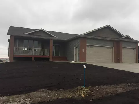 5211 Basalt Dr, Bismarck, ND 58503 photo 1