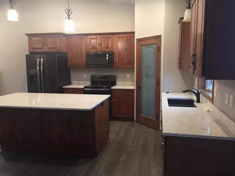 5211 Basalt Dr, Bismarck, ND 58503 photo 3