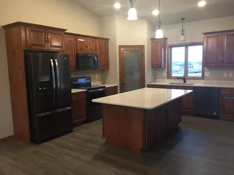 5211 Basalt Dr, Bismarck, ND 58503 photo 2