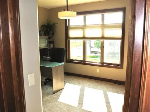 606 Slate Dr, Bismarck, ND 58503 photo 5