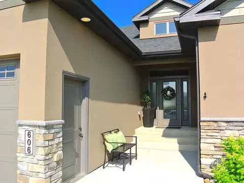 606 Slate Dr, Bismarck, ND 58503 photo 2