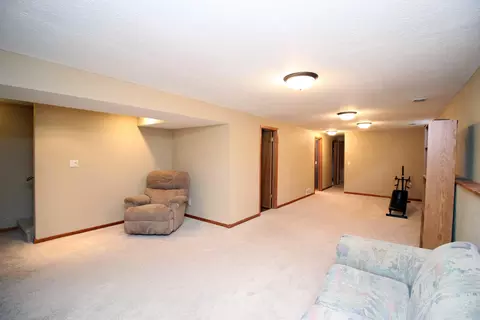 719 Wachter Ave, Bismarck, ND 58504 photo 12
