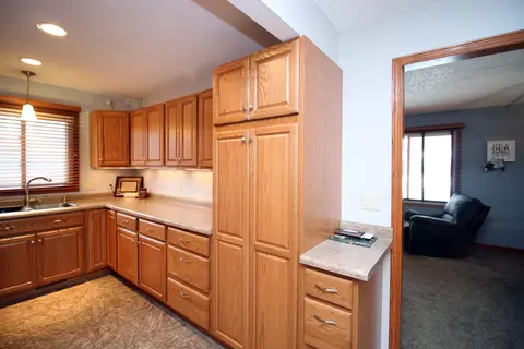 719 Wachter Ave, Bismarck, ND 58504 photo 6