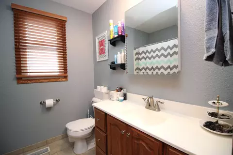 719 Wachter Ave, Bismarck, ND 58504 photo 9