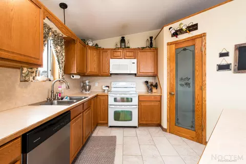 3009 Hillside Rd NW, Mandan, ND 58554 photo 7