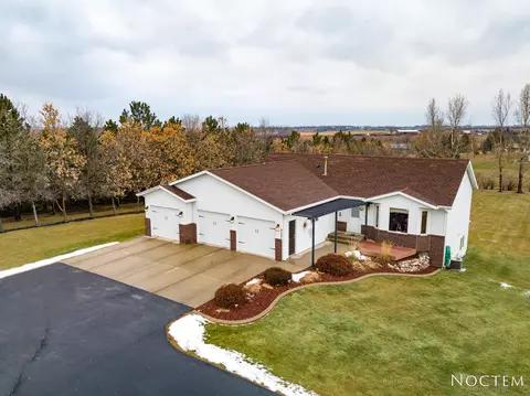 4028 Rawhide Dr, Bismarck, ND 58503 photo 2